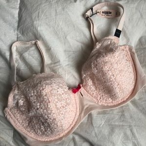 NWT Victoria’s Secret Lace Demi Bra Size 34DD